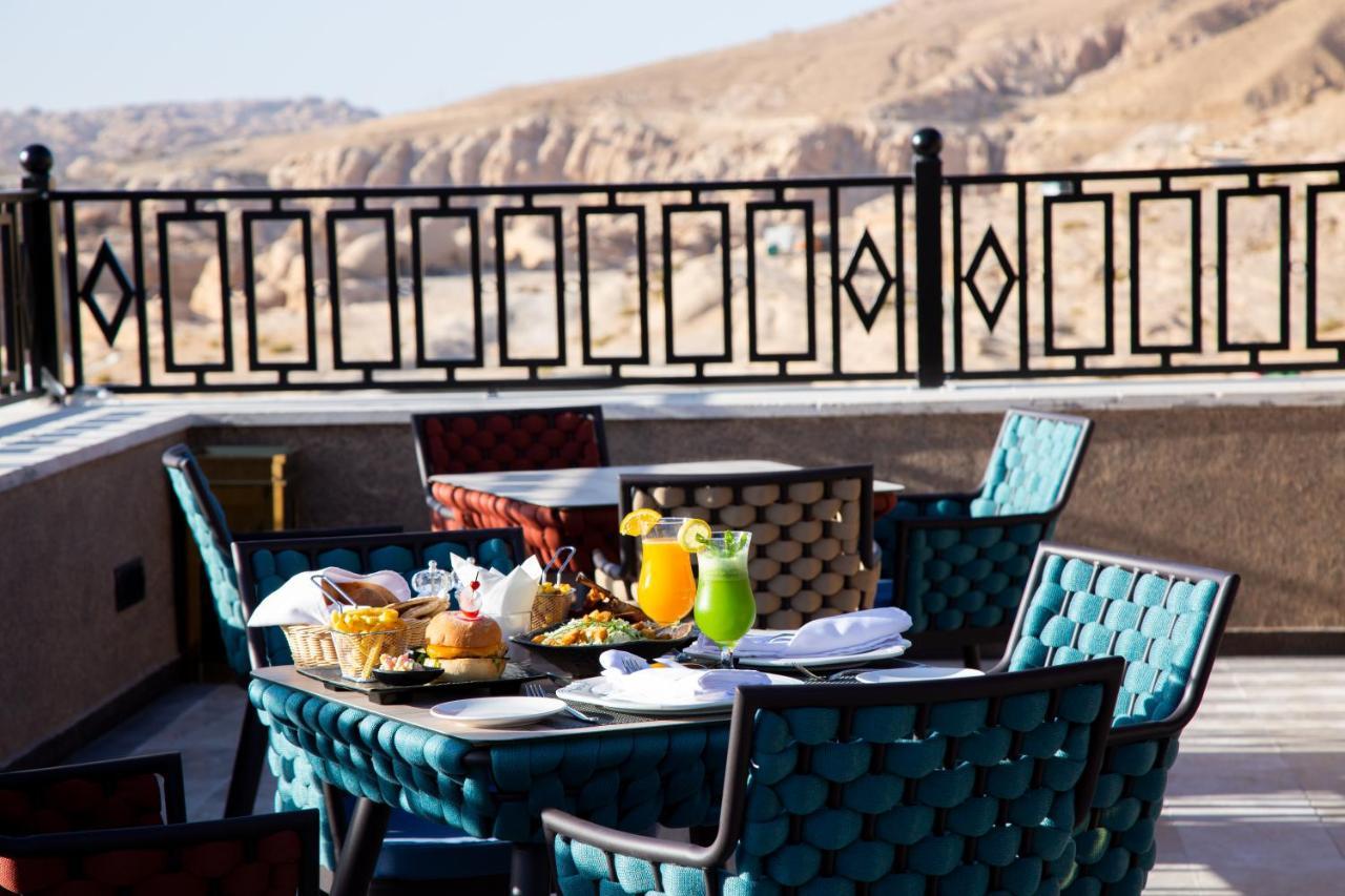 Petra Moon Luxury Hotel 와디무사 외부 사진 The Terrace at the Grand Hotel